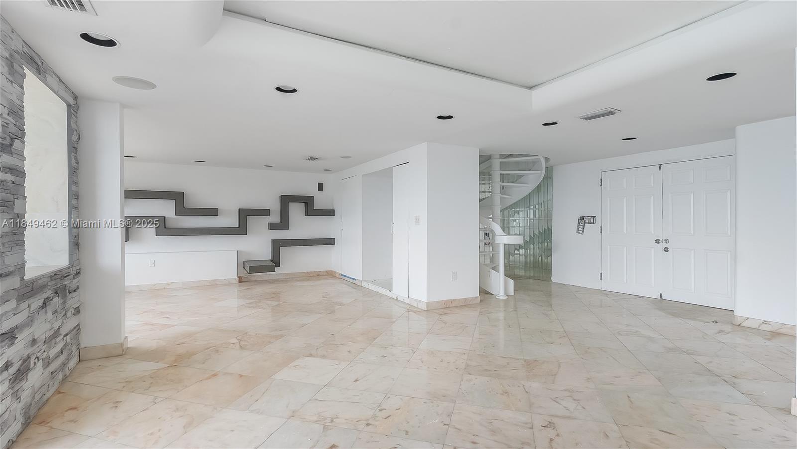 JOCKEY CLUB CONDO - Residential