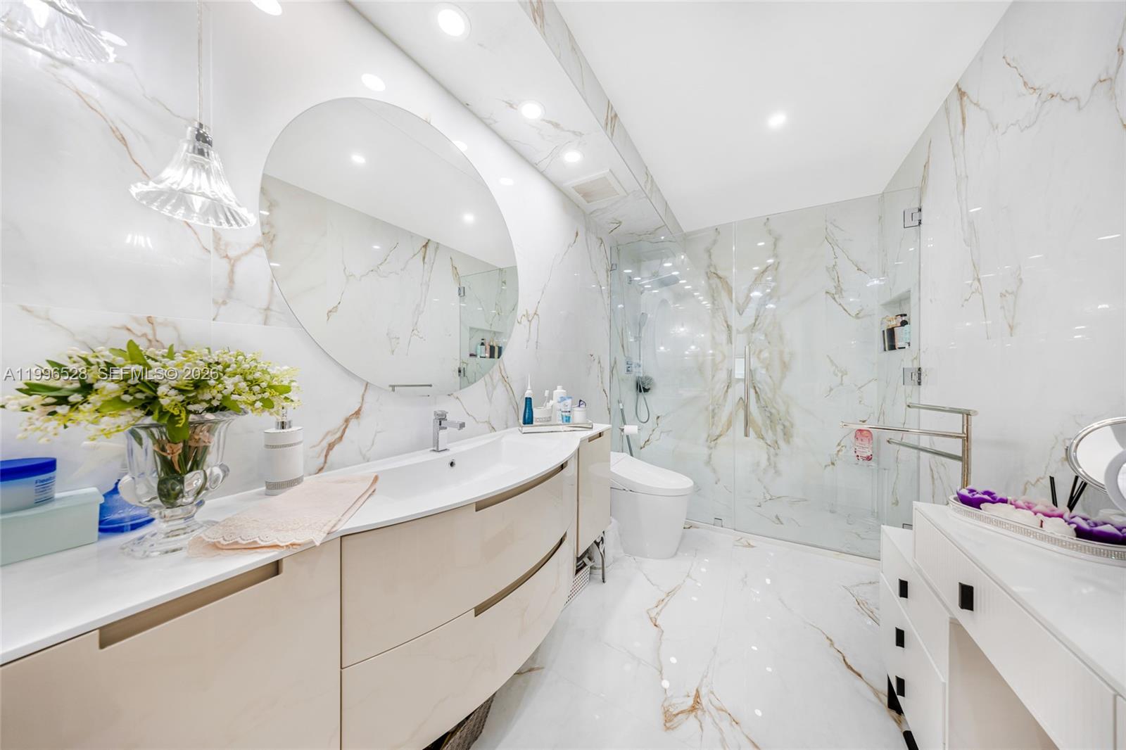 BALMORAL CONDO - Residential