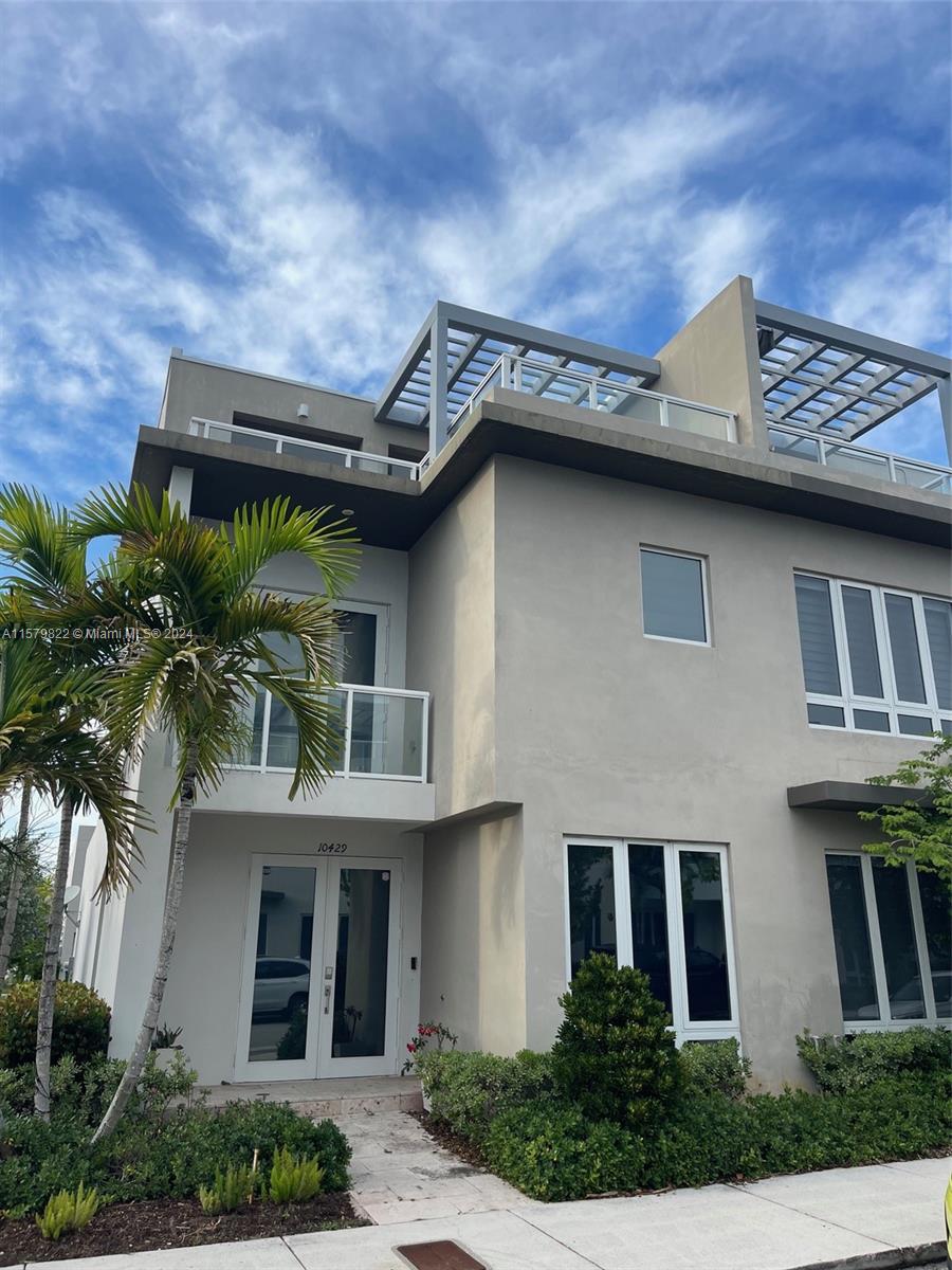 Property for Sale at 10429 Nw 63rd Ter, Doral, Miami-Dade County, Florida - Bedrooms: 4 
Bathrooms: 4  - $768,000