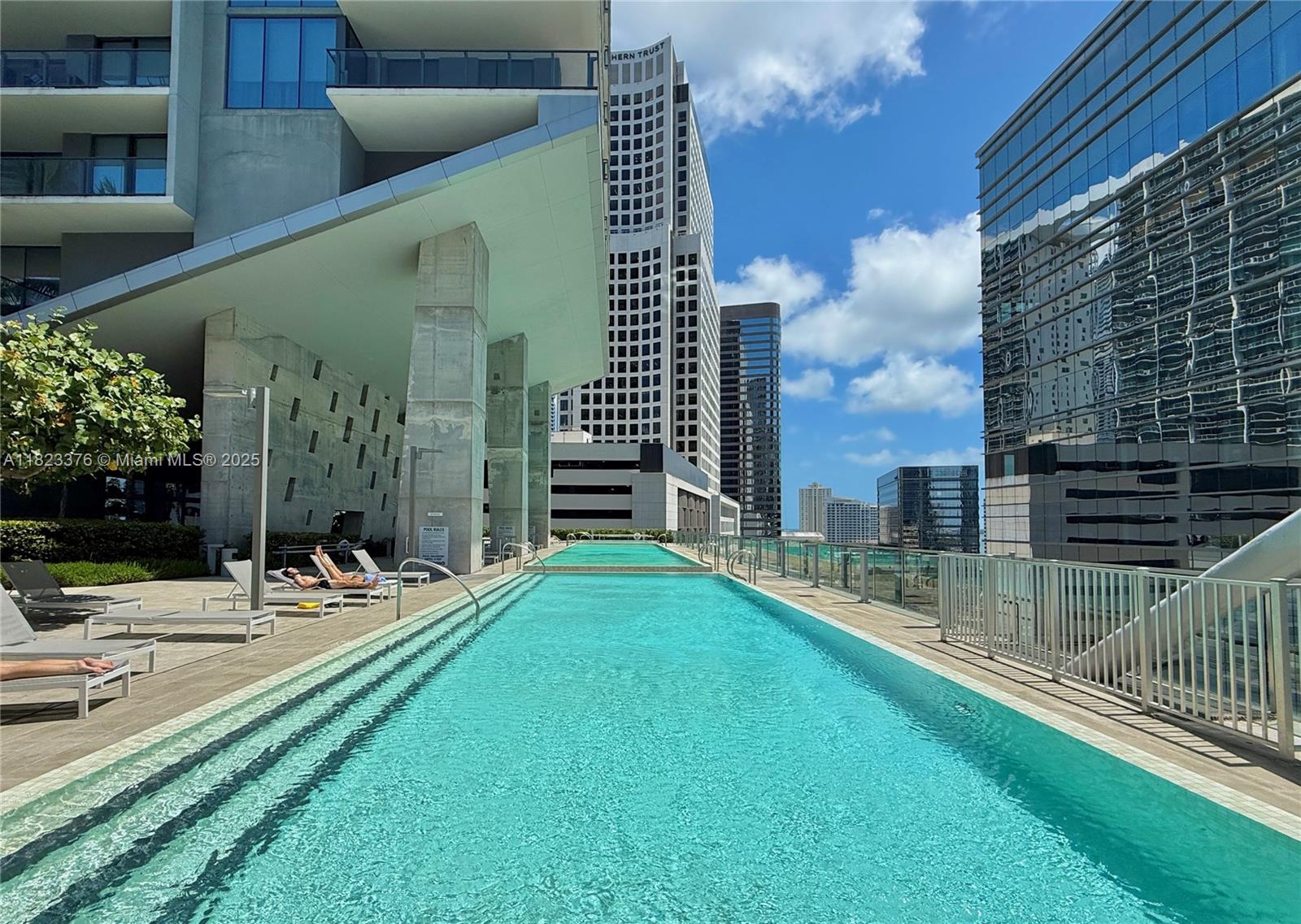 REACH CONDO - Residential