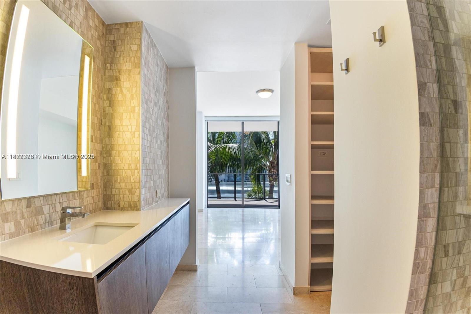 REACH CONDO - Residential