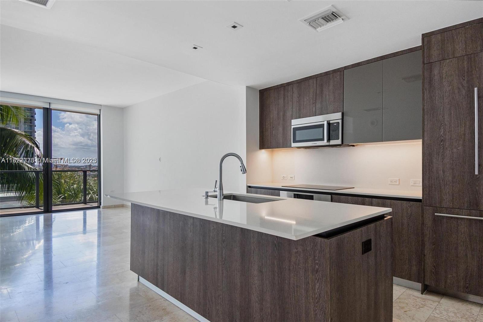 68 SE 6th St 806