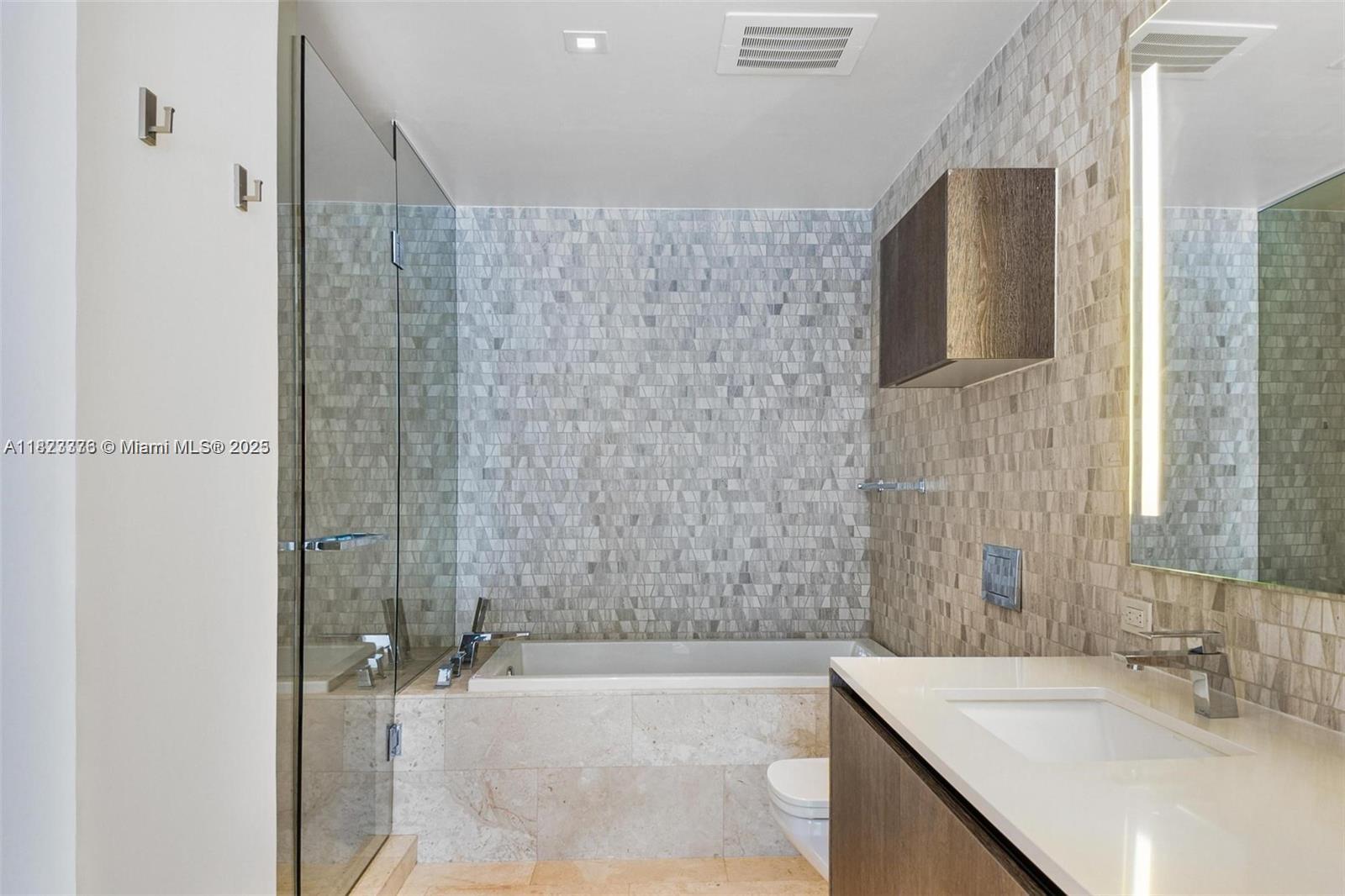 REACH CONDO - Residential