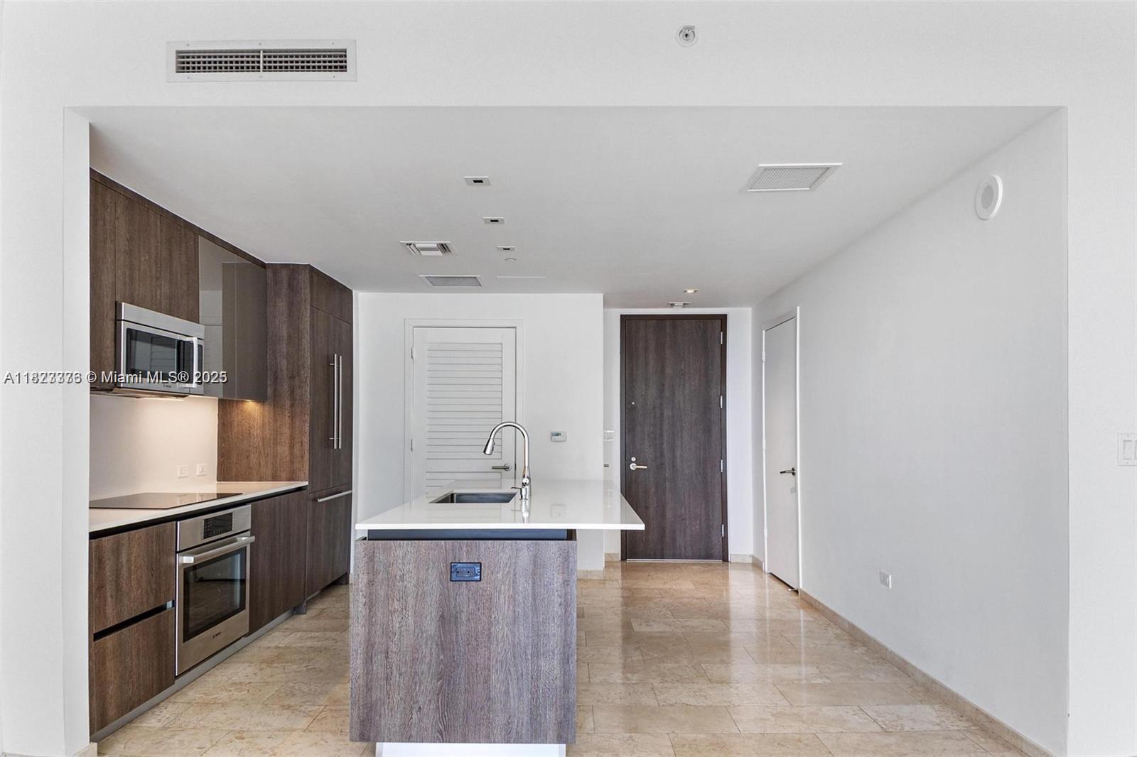 68 SE 6th St 806