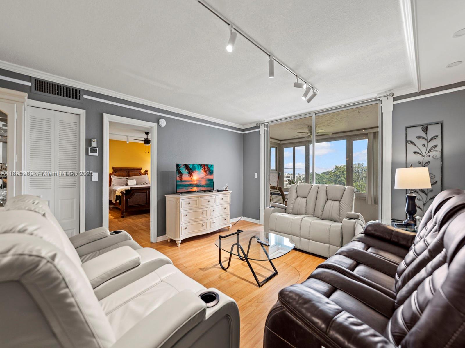 View photos, virtual tours, details... 1402 NW 80th Ave 505