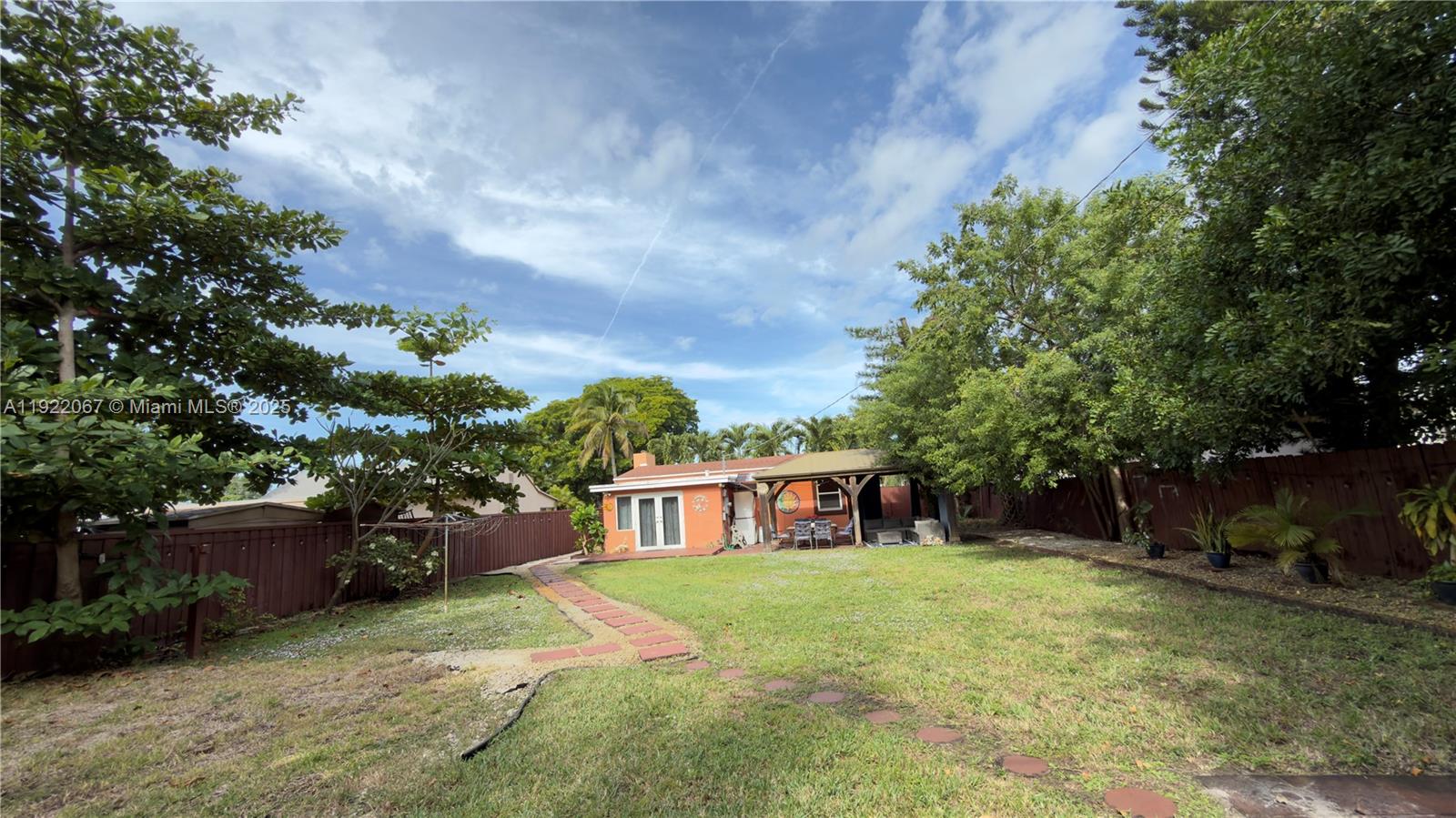 NORTH HOLLYWOOD - Residential Lease