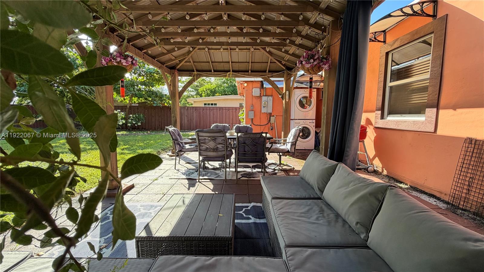 NORTH HOLLYWOOD - Residential Lease