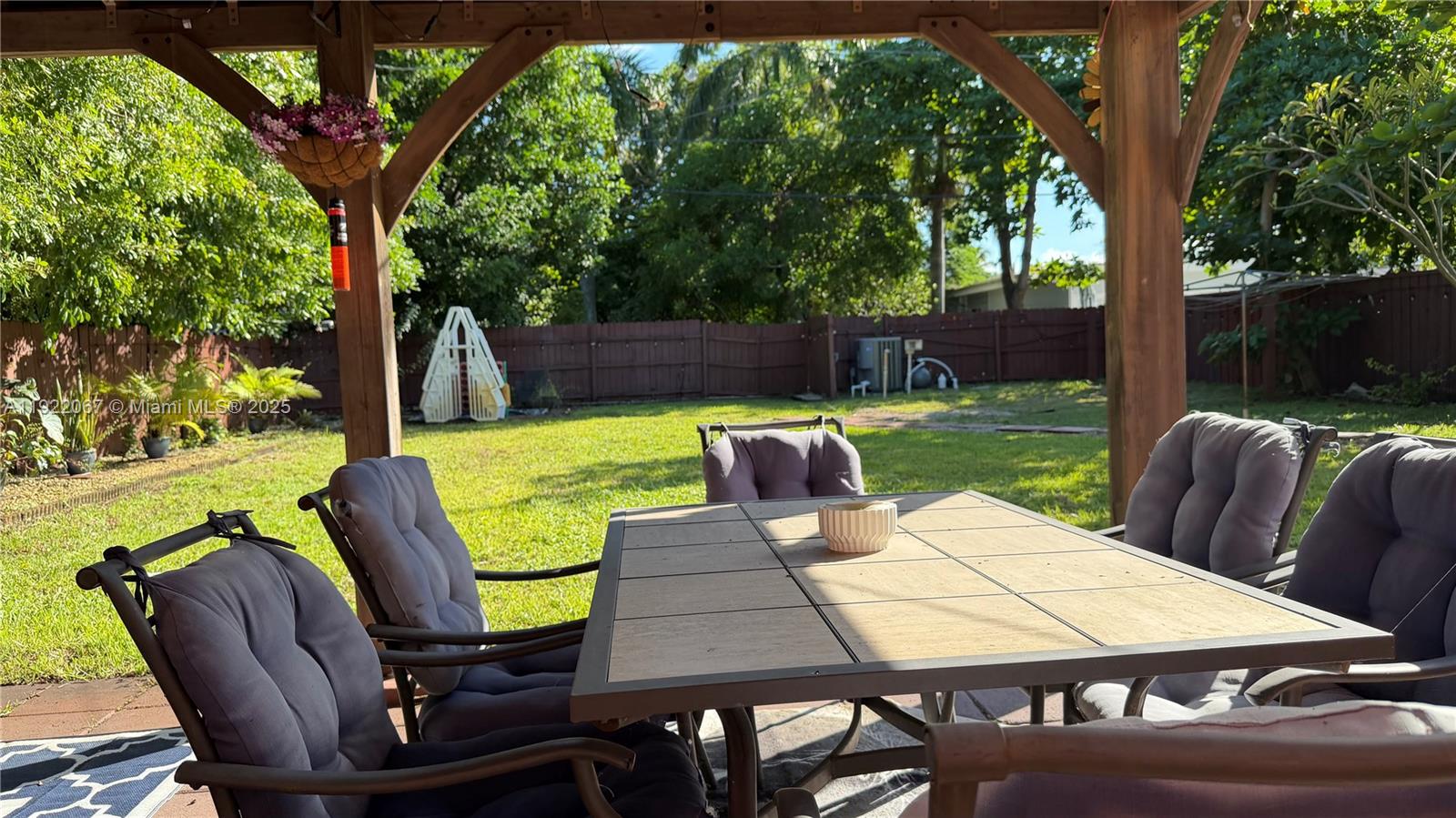 NORTH HOLLYWOOD - Residential Lease