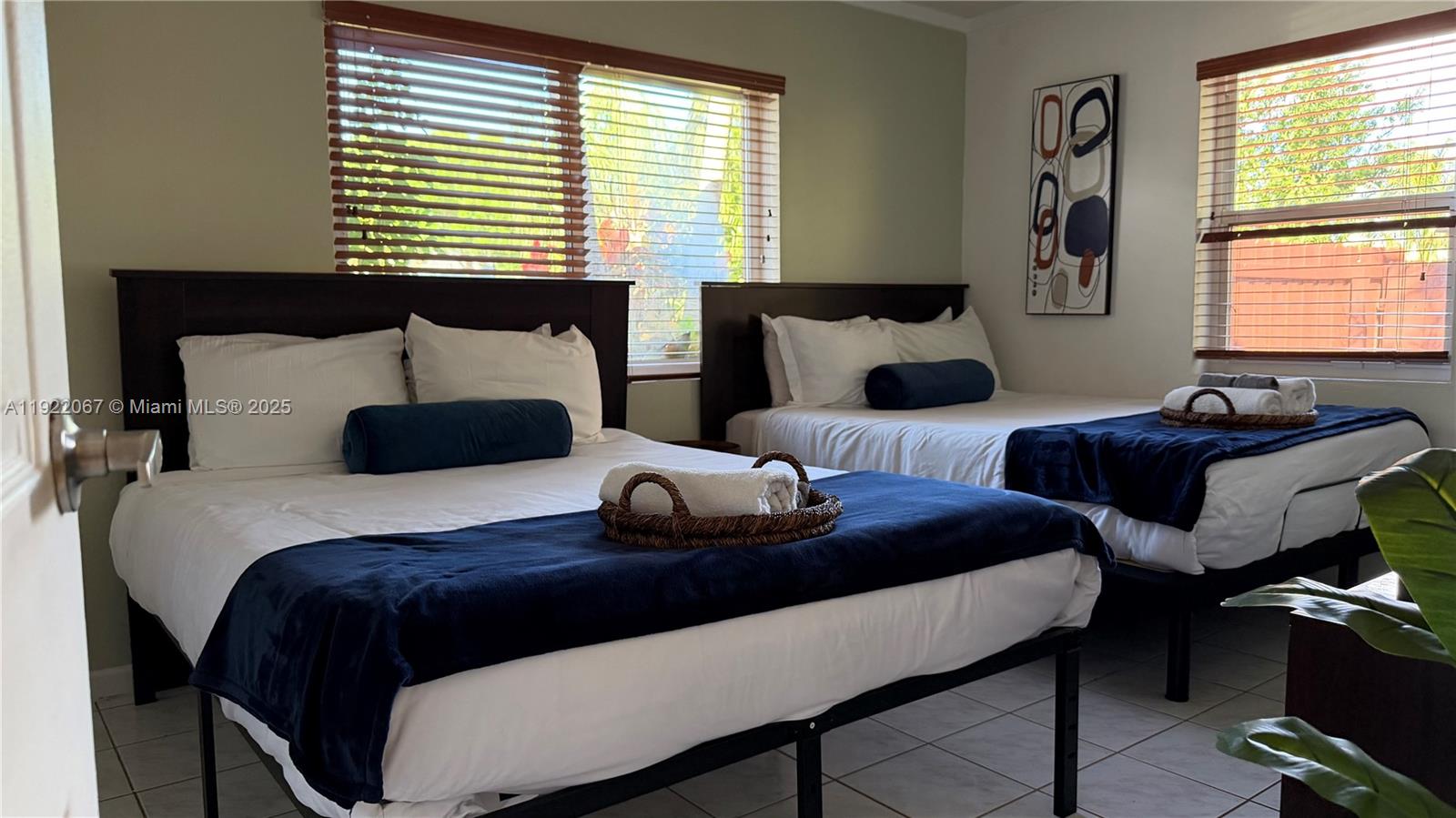 NORTH HOLLYWOOD - Residential Lease