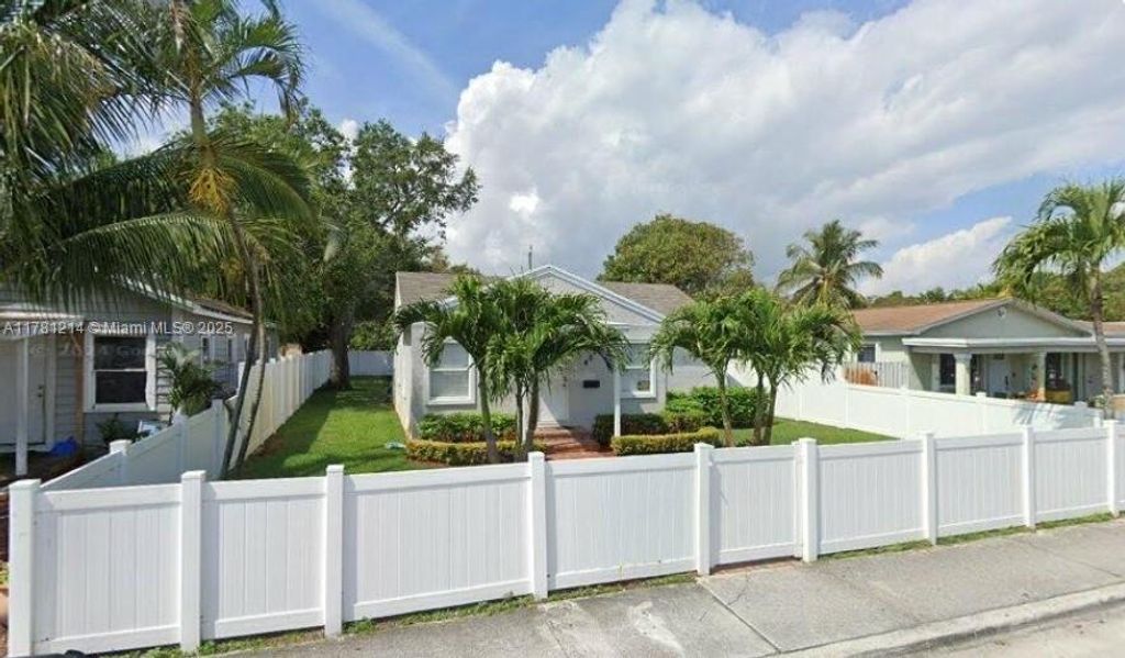 Photo of 405 N D St, Lake Worth, FL 33460 (MLS # A11781214)