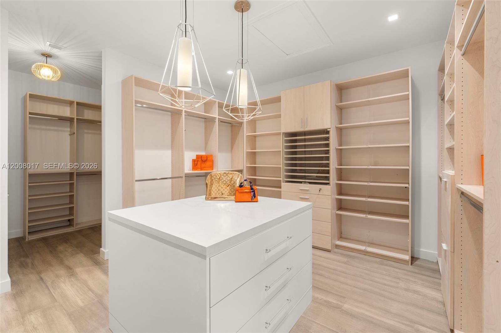 UNIVERSITY PLACE - Residential