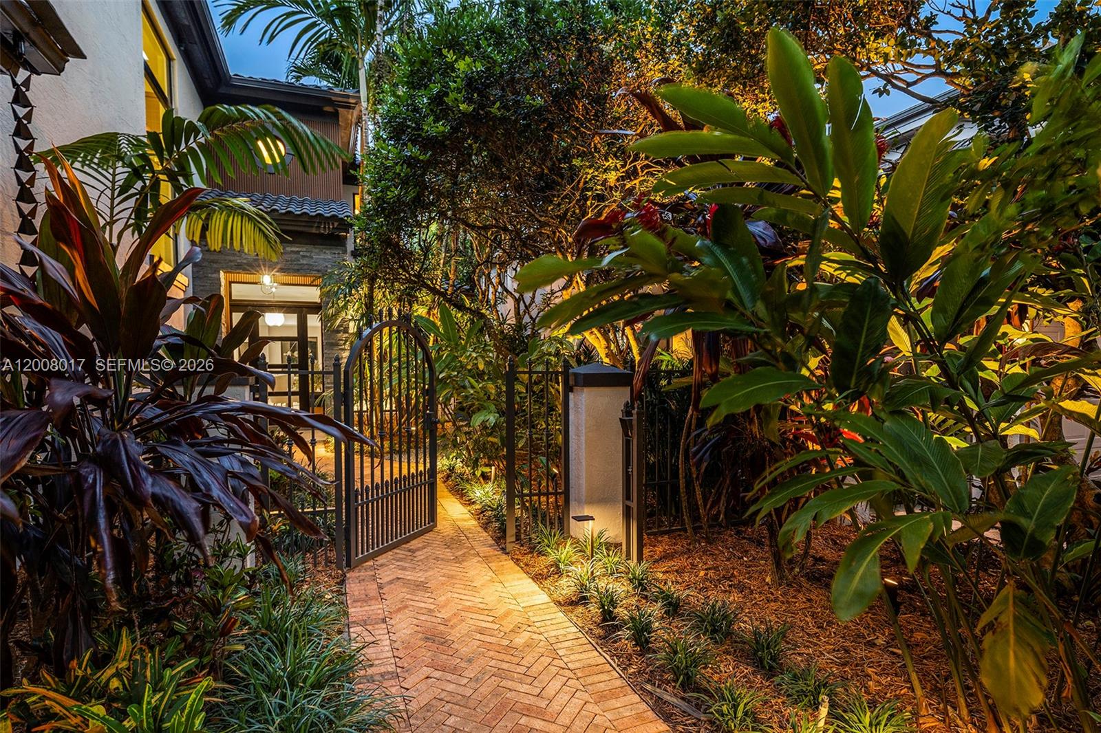 UNIVERSITY PLACE - Residential