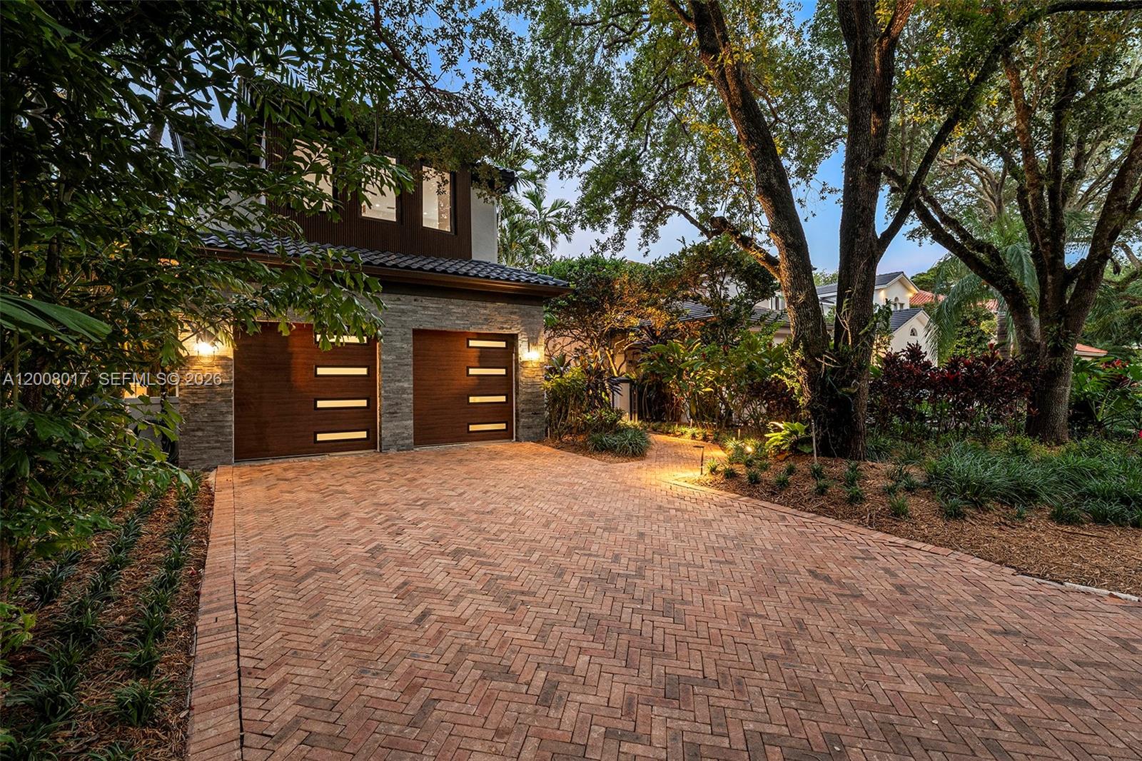 UNIVERSITY PLACE - Residential