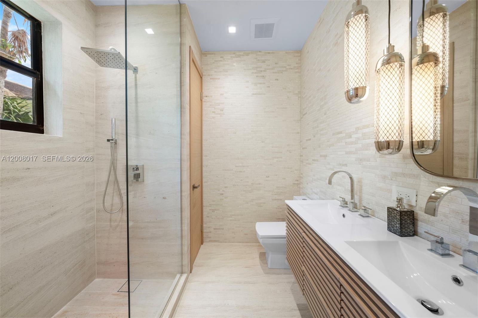 UNIVERSITY PLACE - Residential