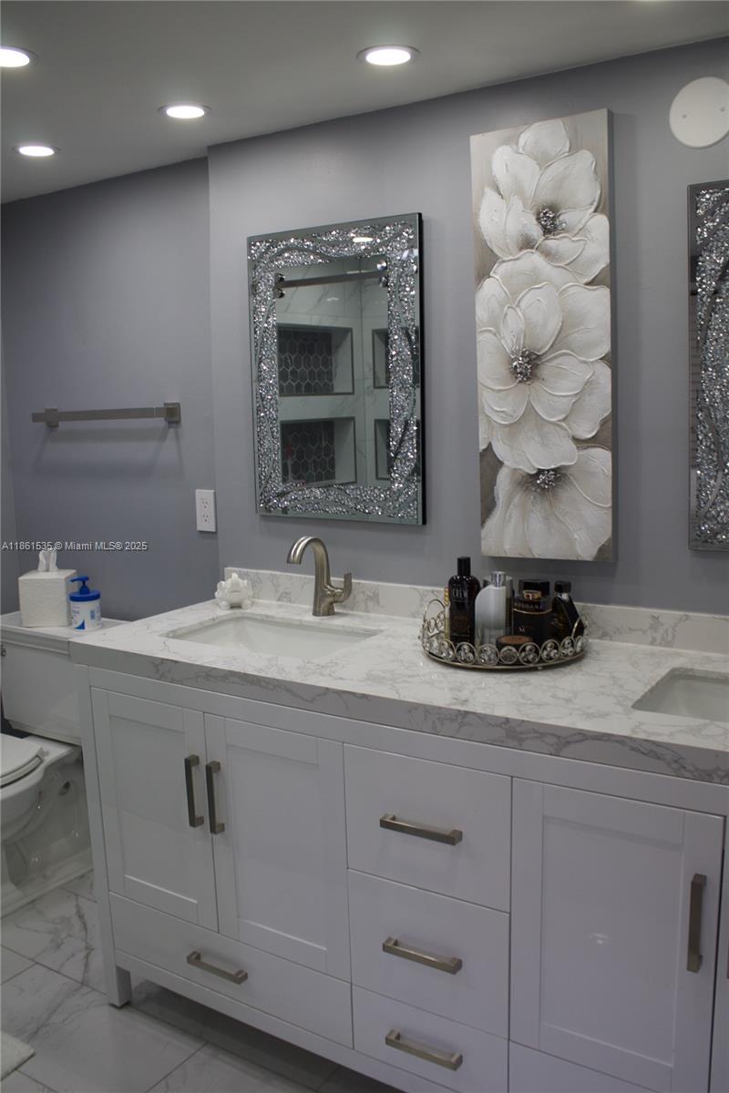 18TH HOLE AT INVERRARY CO - Residential