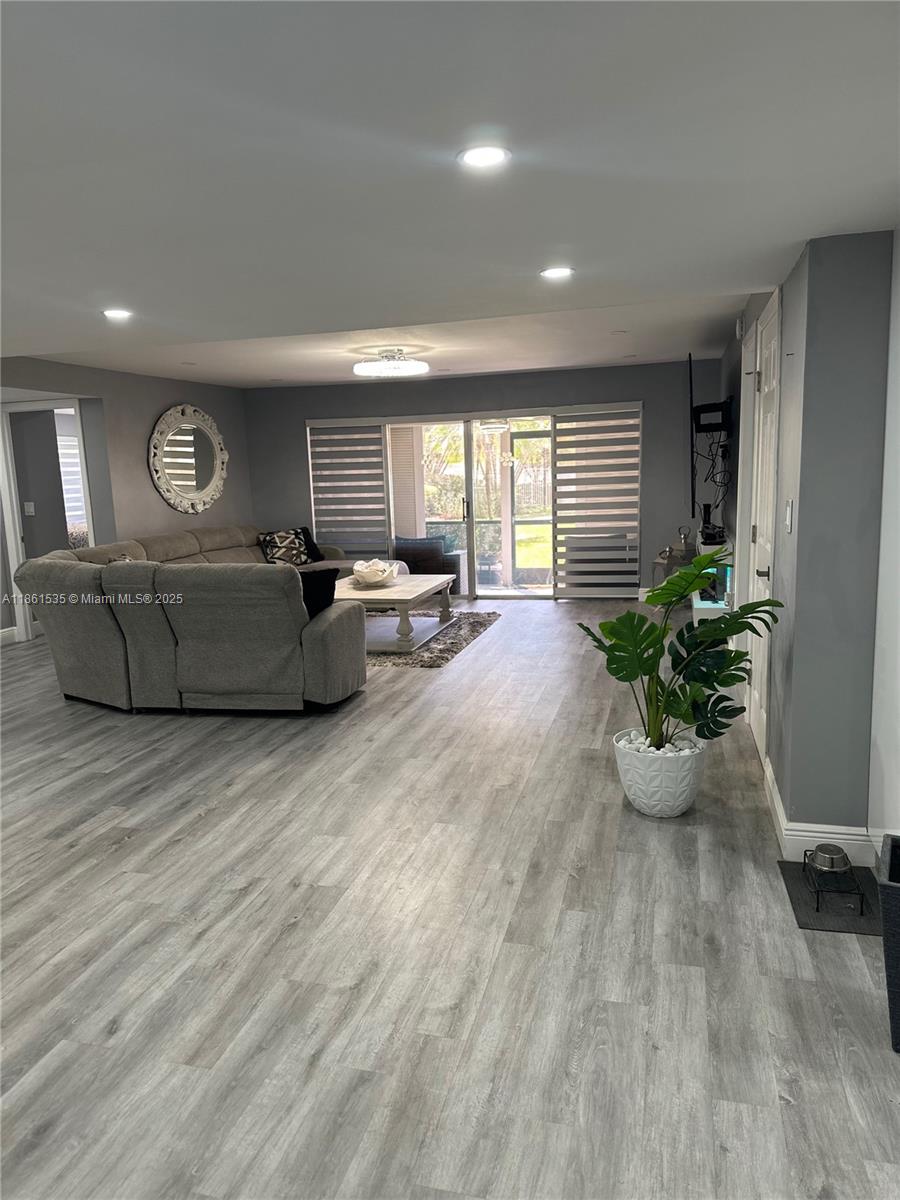 18TH HOLE AT INVERRARY CO - Residential