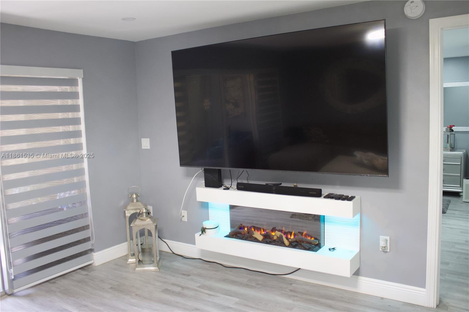 18TH HOLE AT INVERRARY CO - Residential