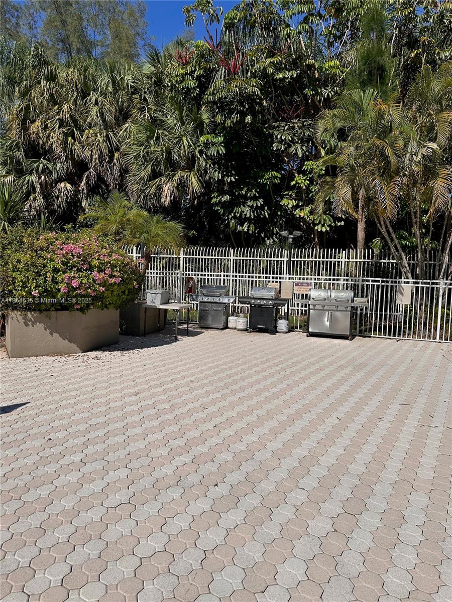 18TH HOLE AT INVERRARY CO - Residential