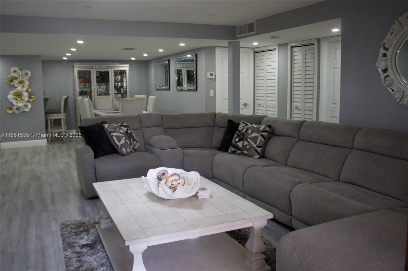 18TH HOLE AT INVERRARY CO - Residential