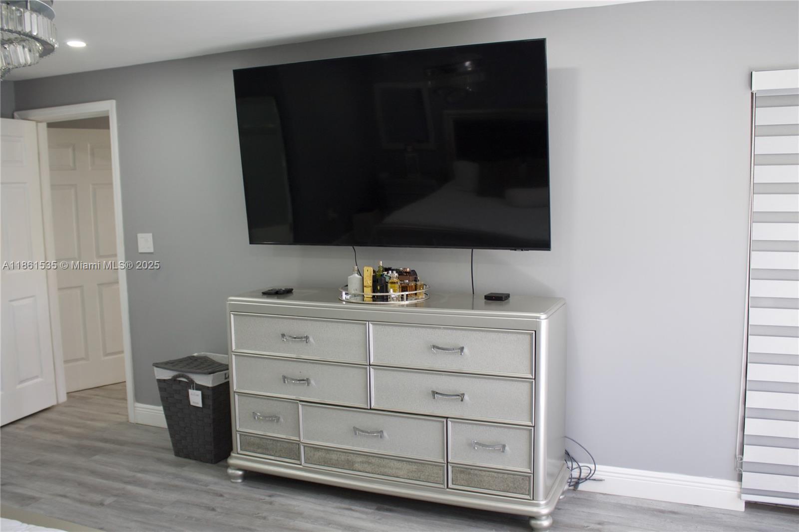 18TH HOLE AT INVERRARY CO - Residential