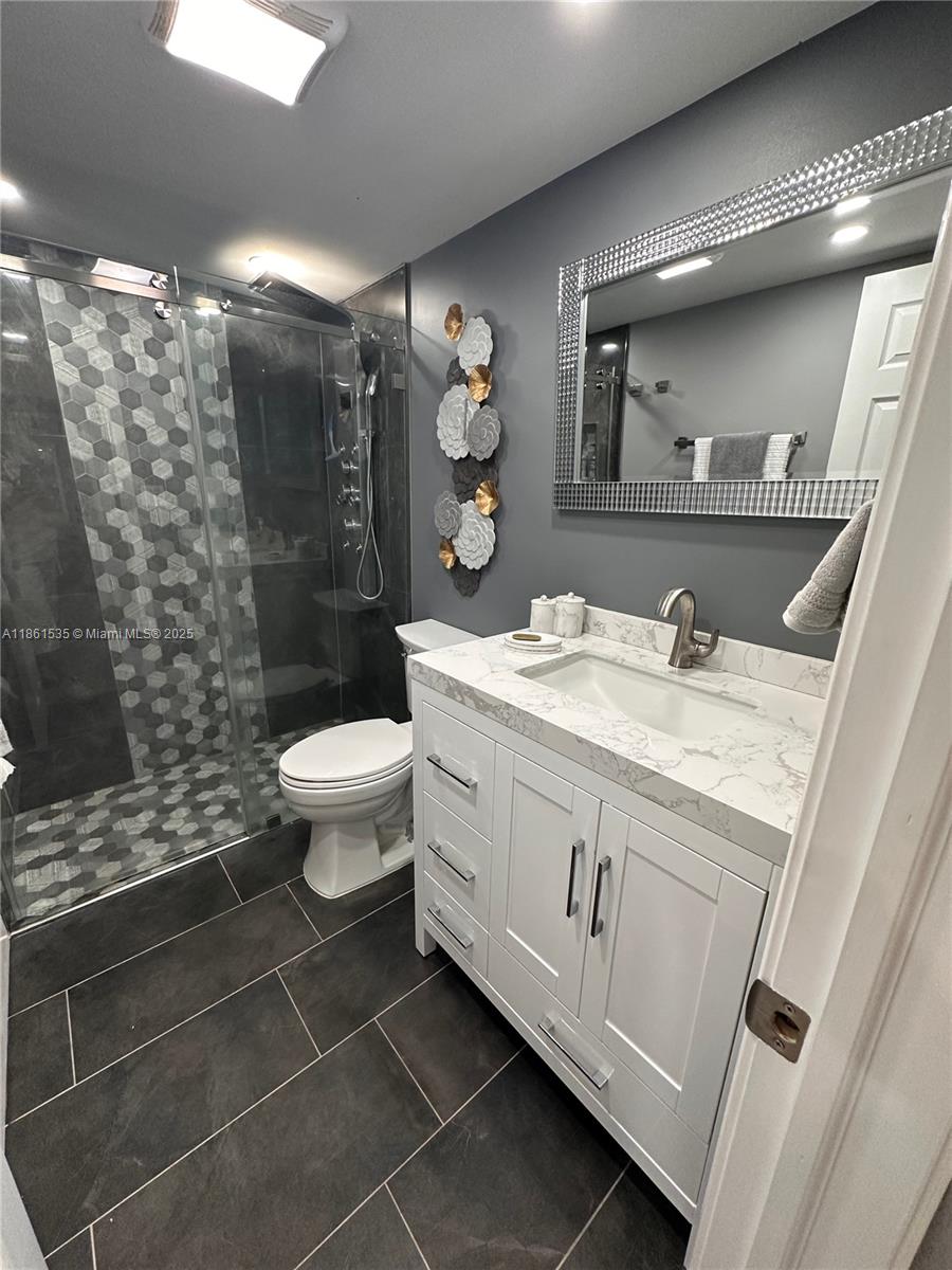 18TH HOLE AT INVERRARY CO - Residential