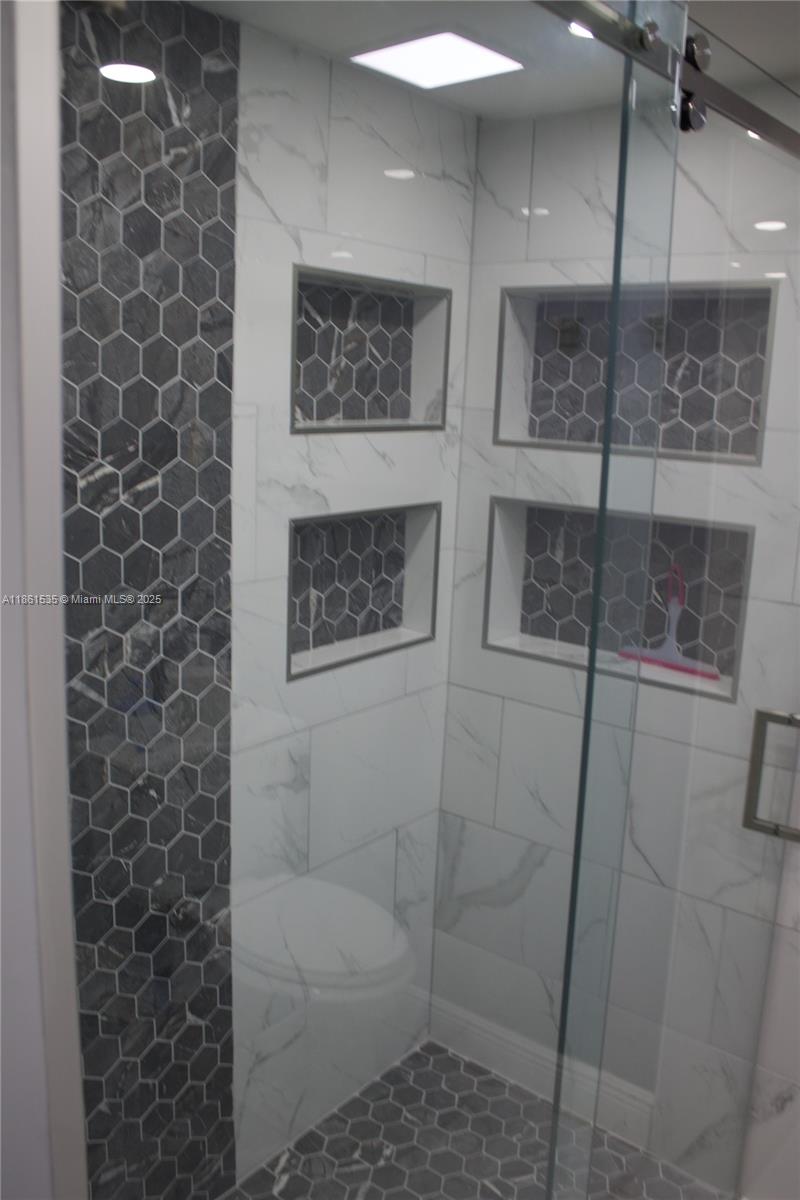 18TH HOLE AT INVERRARY CO - Residential