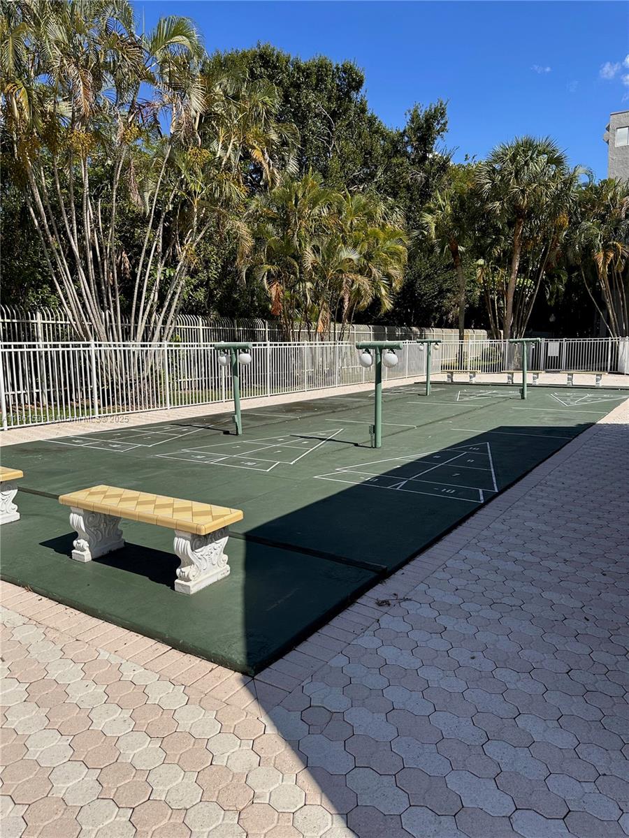 18TH HOLE AT INVERRARY CO - Residential