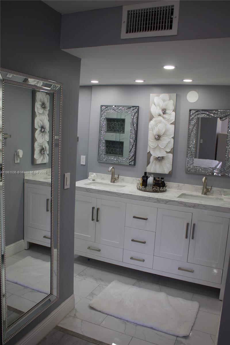 18TH HOLE AT INVERRARY CO - Residential