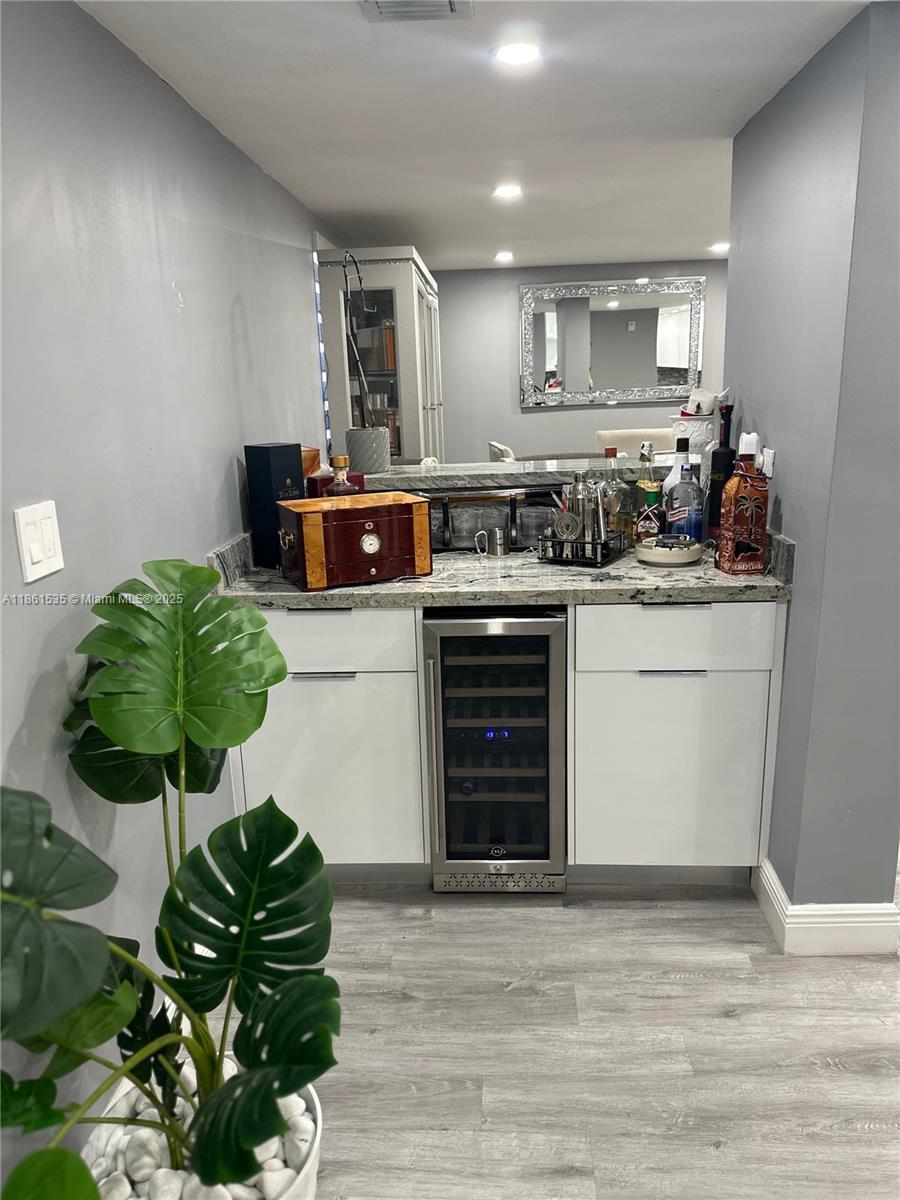 18TH HOLE AT INVERRARY CO - Residential