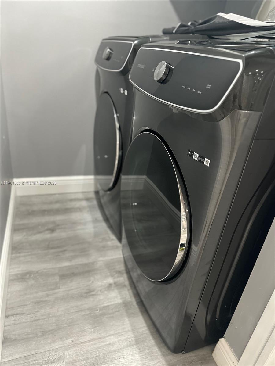 18TH HOLE AT INVERRARY CO - Residential