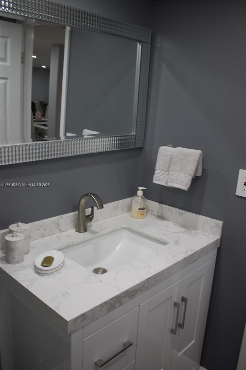 18TH HOLE AT INVERRARY CO - Residential