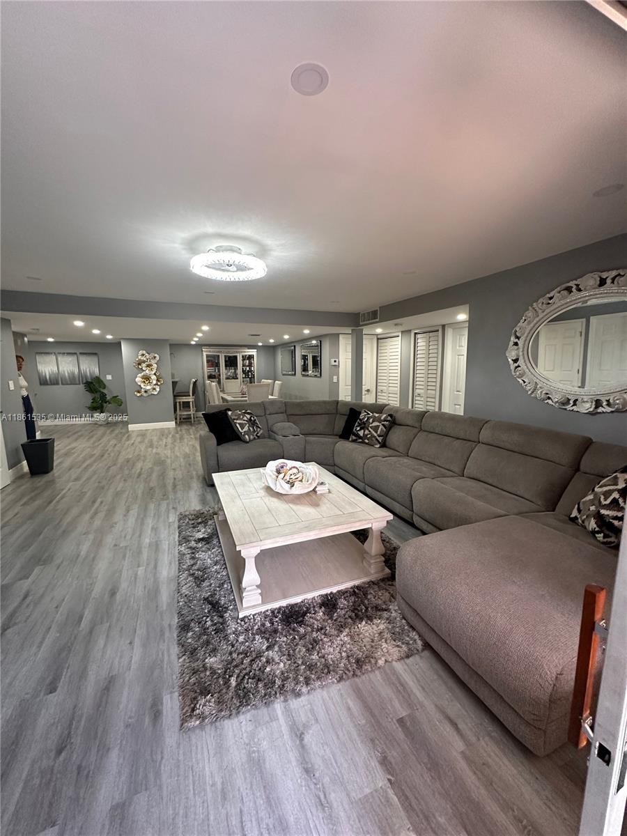 18TH HOLE AT INVERRARY CO - Residential