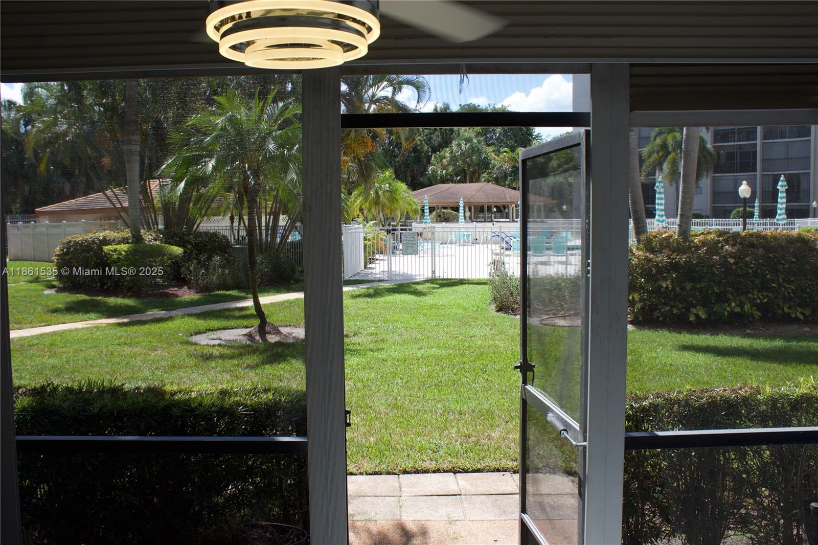 18TH HOLE AT INVERRARY CO - Residential