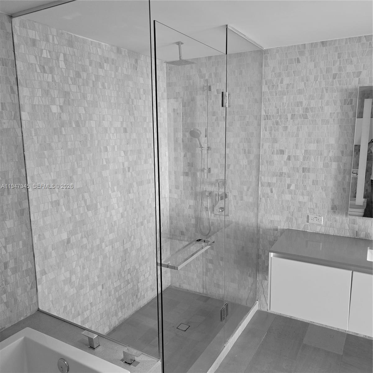 REACH CONDO - Residential