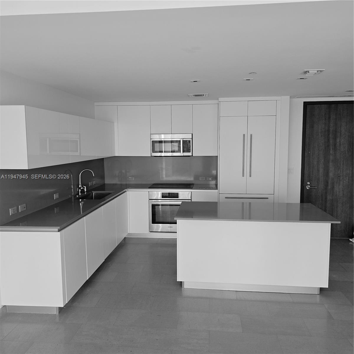 REACH CONDO - Residential