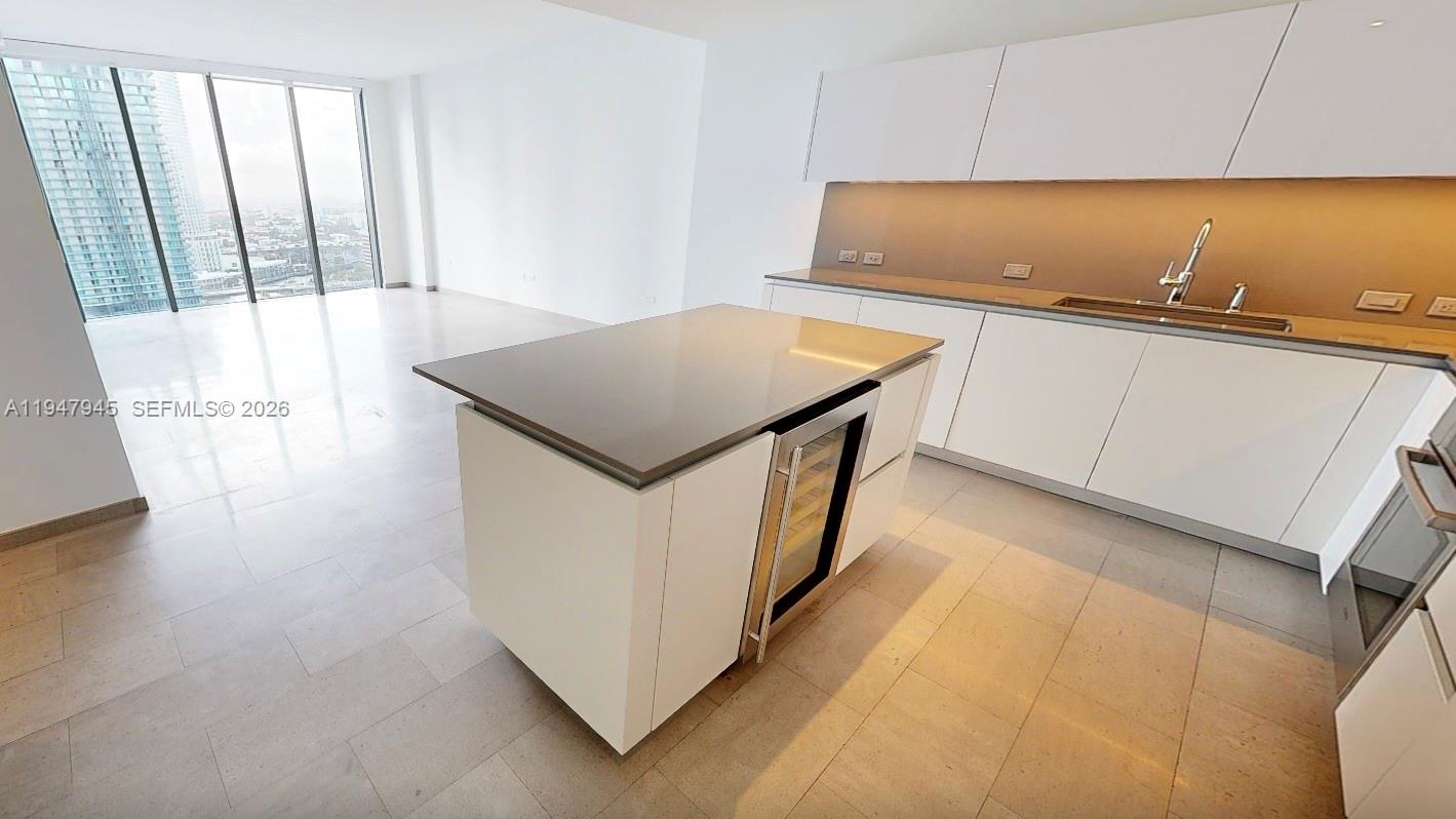 REACH CONDO - Residential