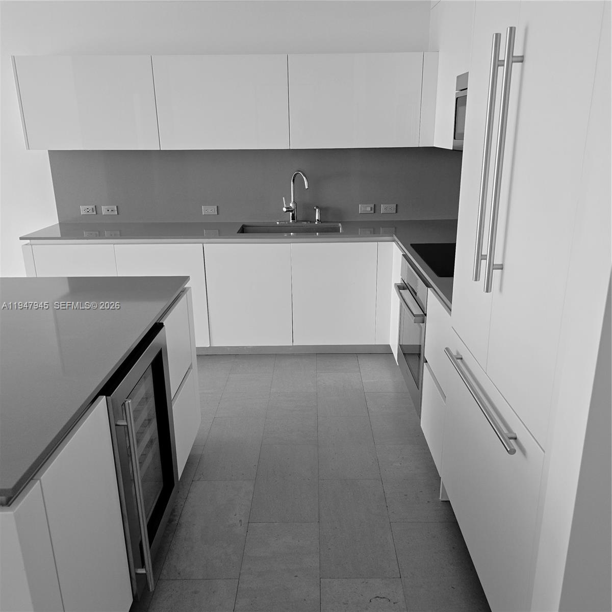 REACH CONDO - Residential