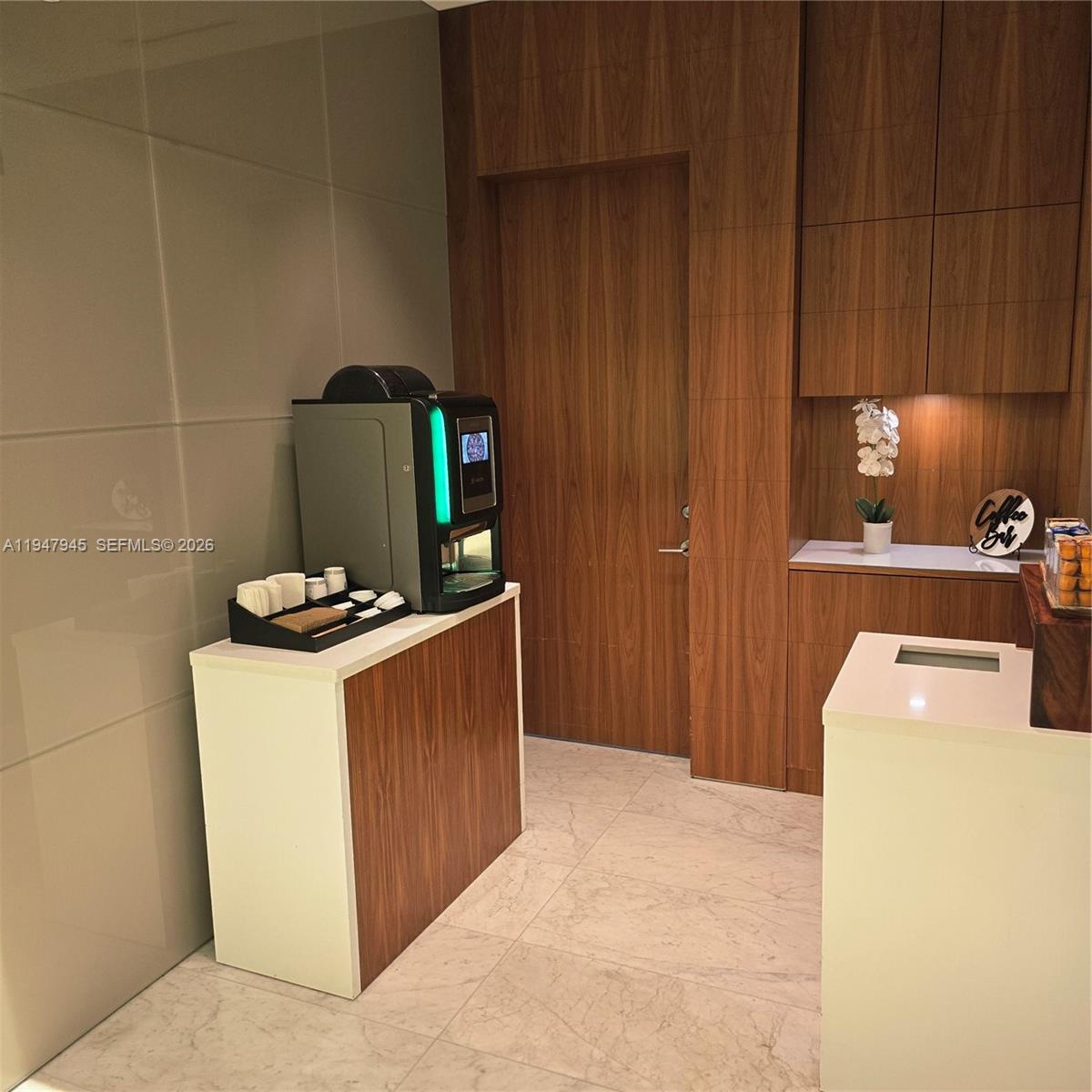 REACH CONDO - Residential