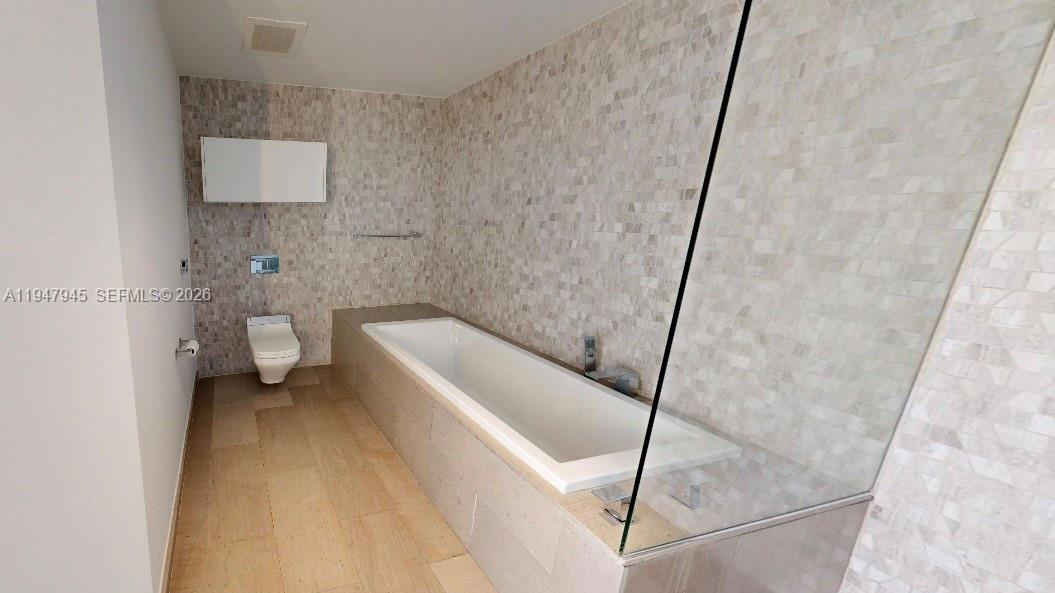 REACH CONDO - Residential