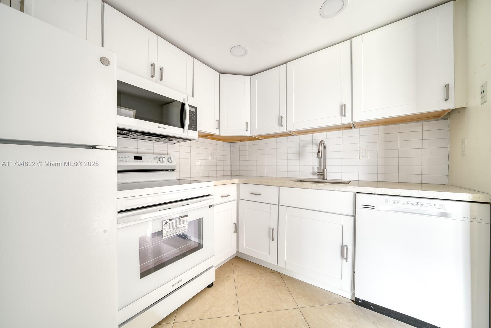 496 Nw 165th St Rd D-316, Miami, Broward County, Florida - 2 Bedrooms  
2 Bathrooms - 