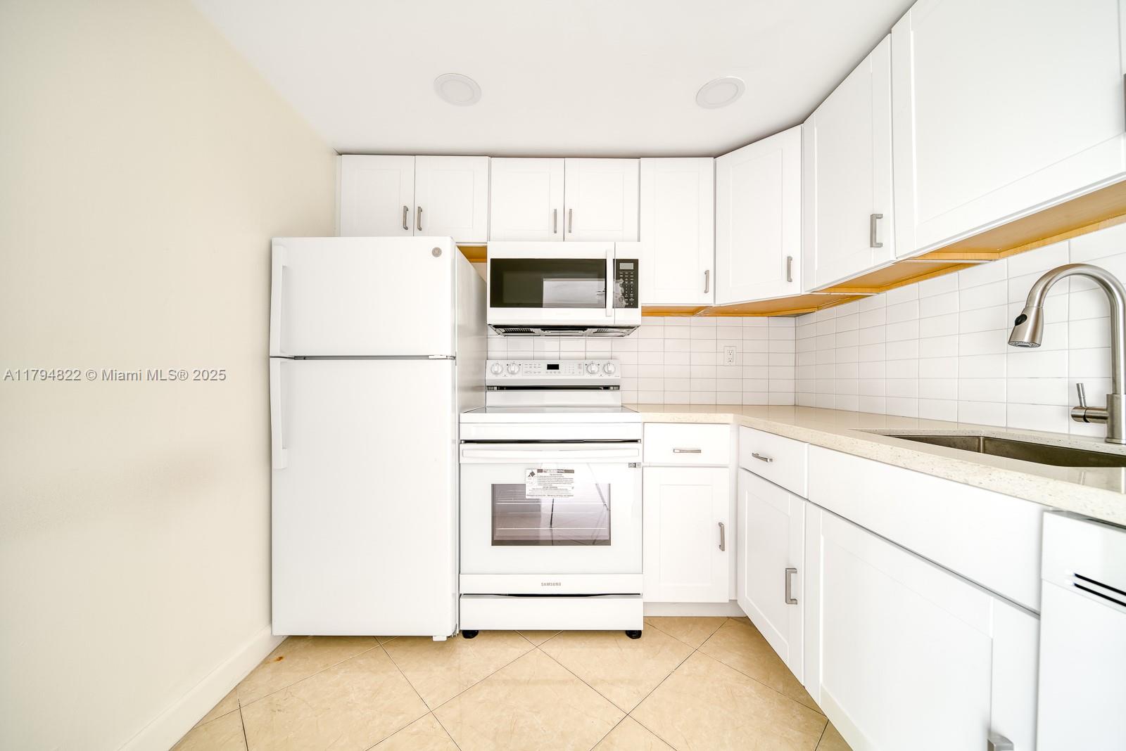 496 NW 165th St Rd D-316