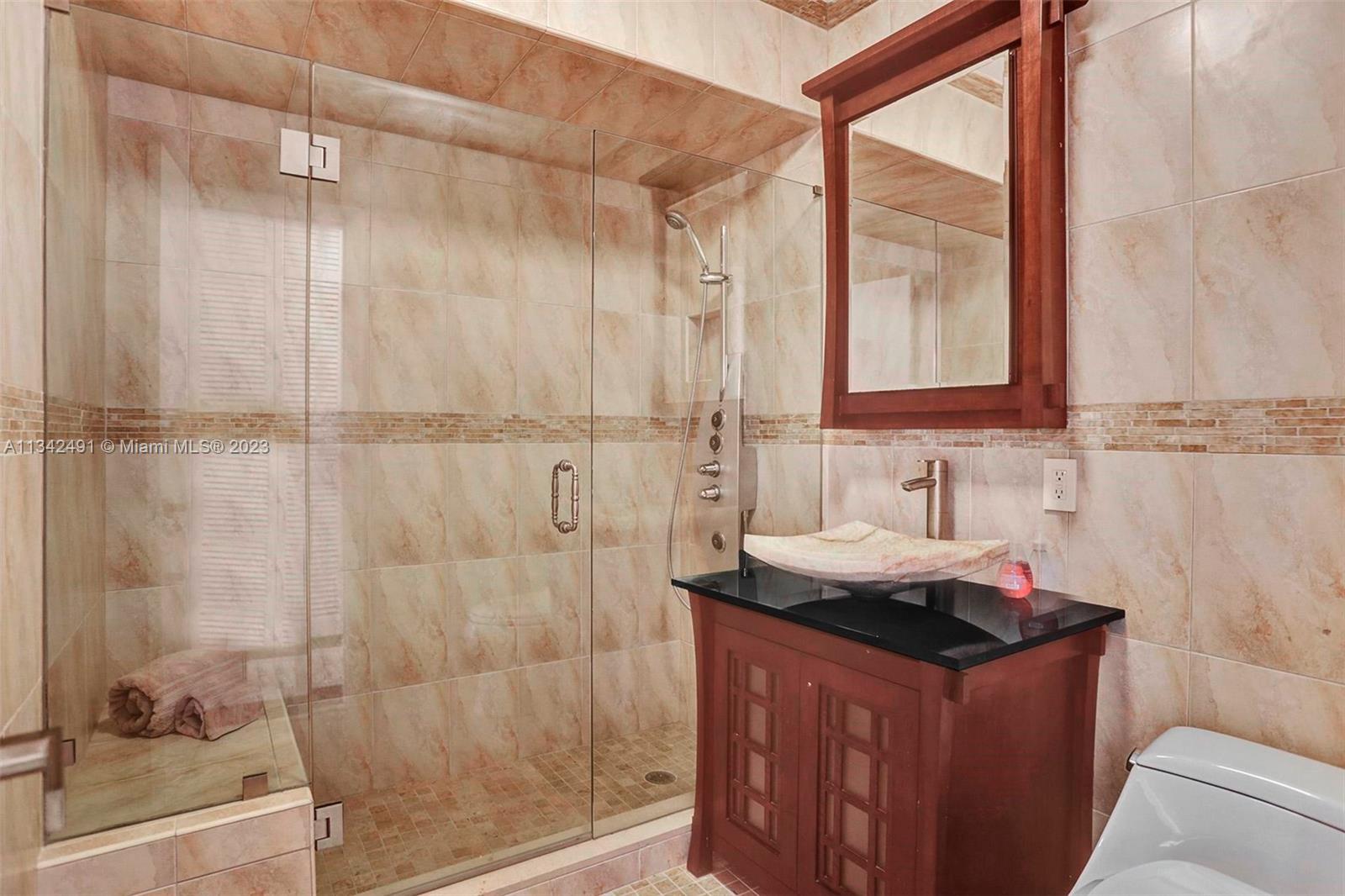 AMD PL BISCAYNE PINES - Residential Lease