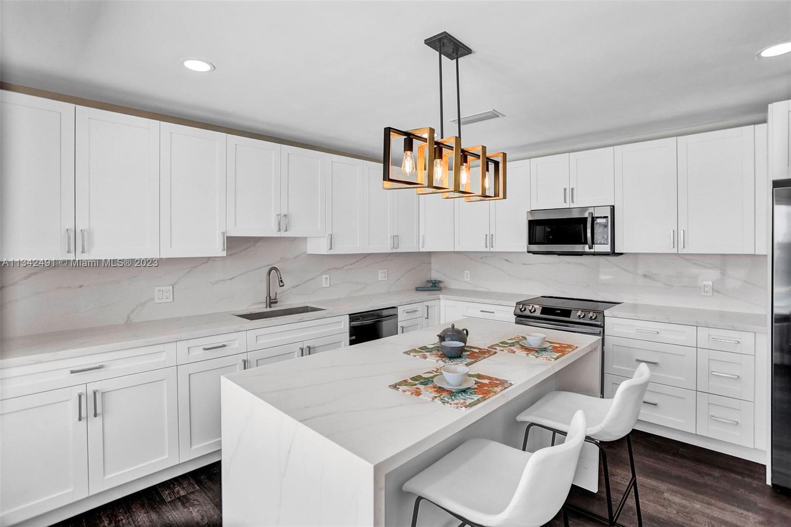 AMD PL BISCAYNE PINES - Residential Lease