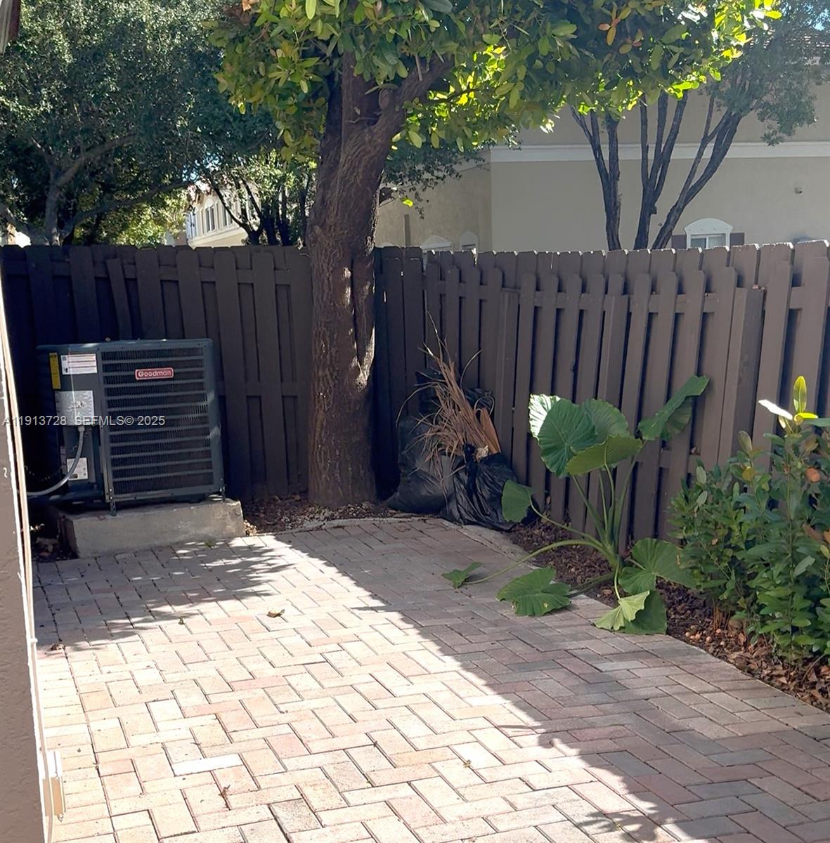 ISLANDS AT DORAL - Residential Lease