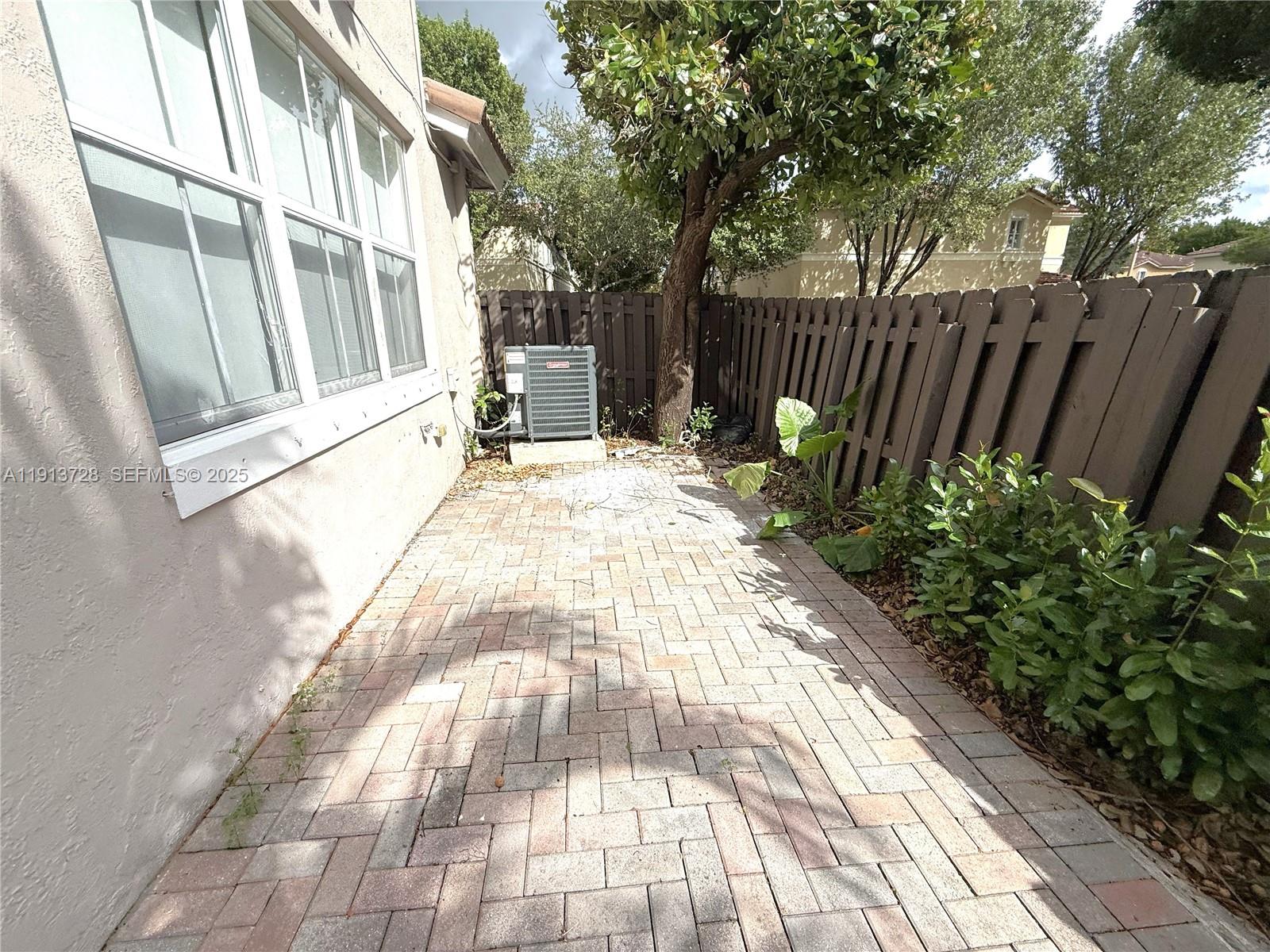 ISLANDS AT DORAL - Residential Lease