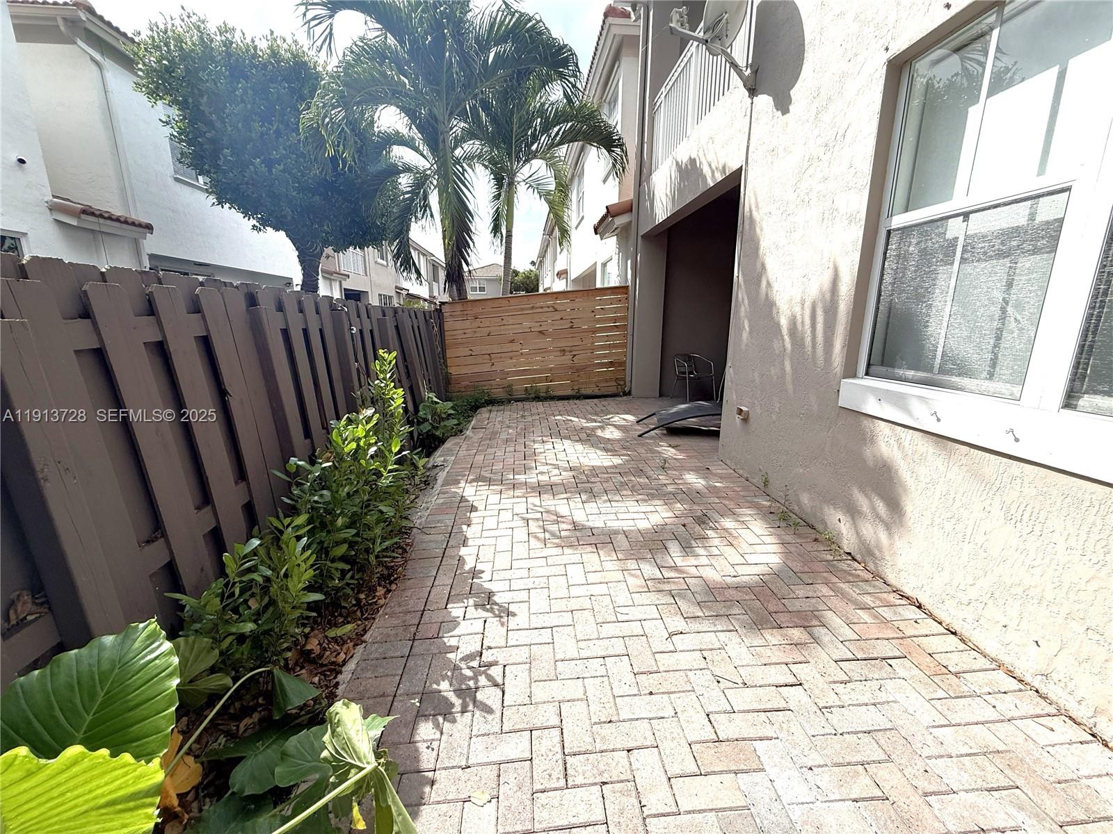 ISLANDS AT DORAL - Residential Lease