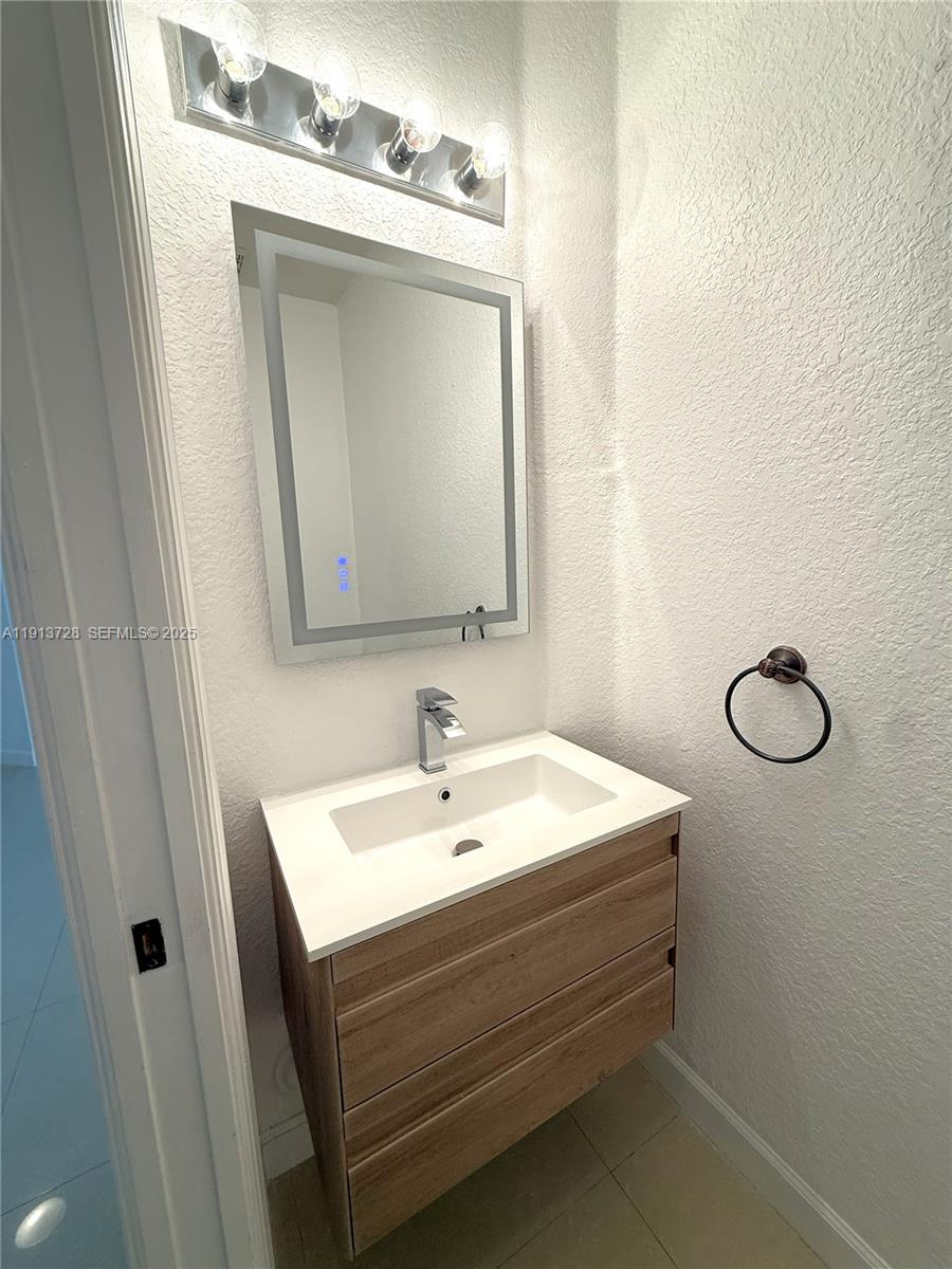 ISLANDS AT DORAL - Residential Lease