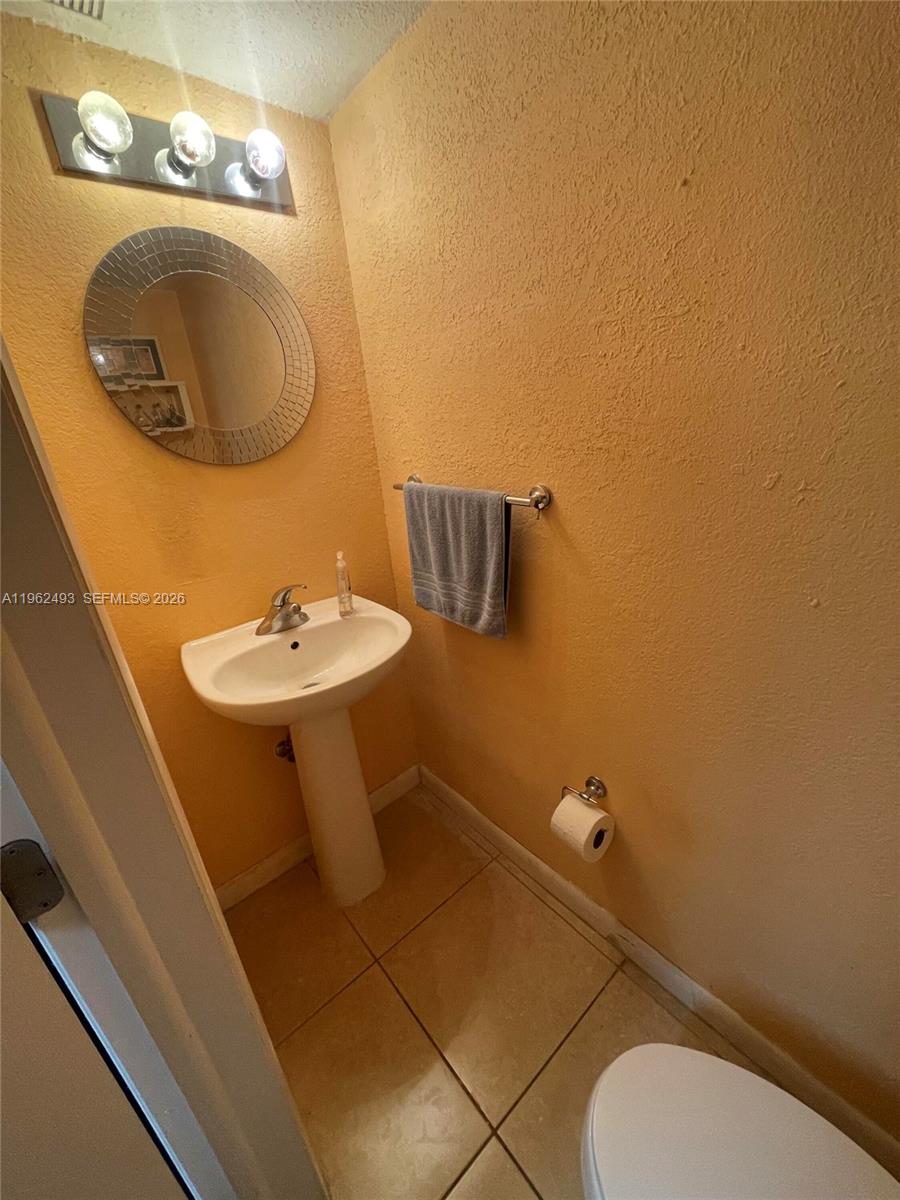 PALMS OF PINECREST CONDO - Residential Lease