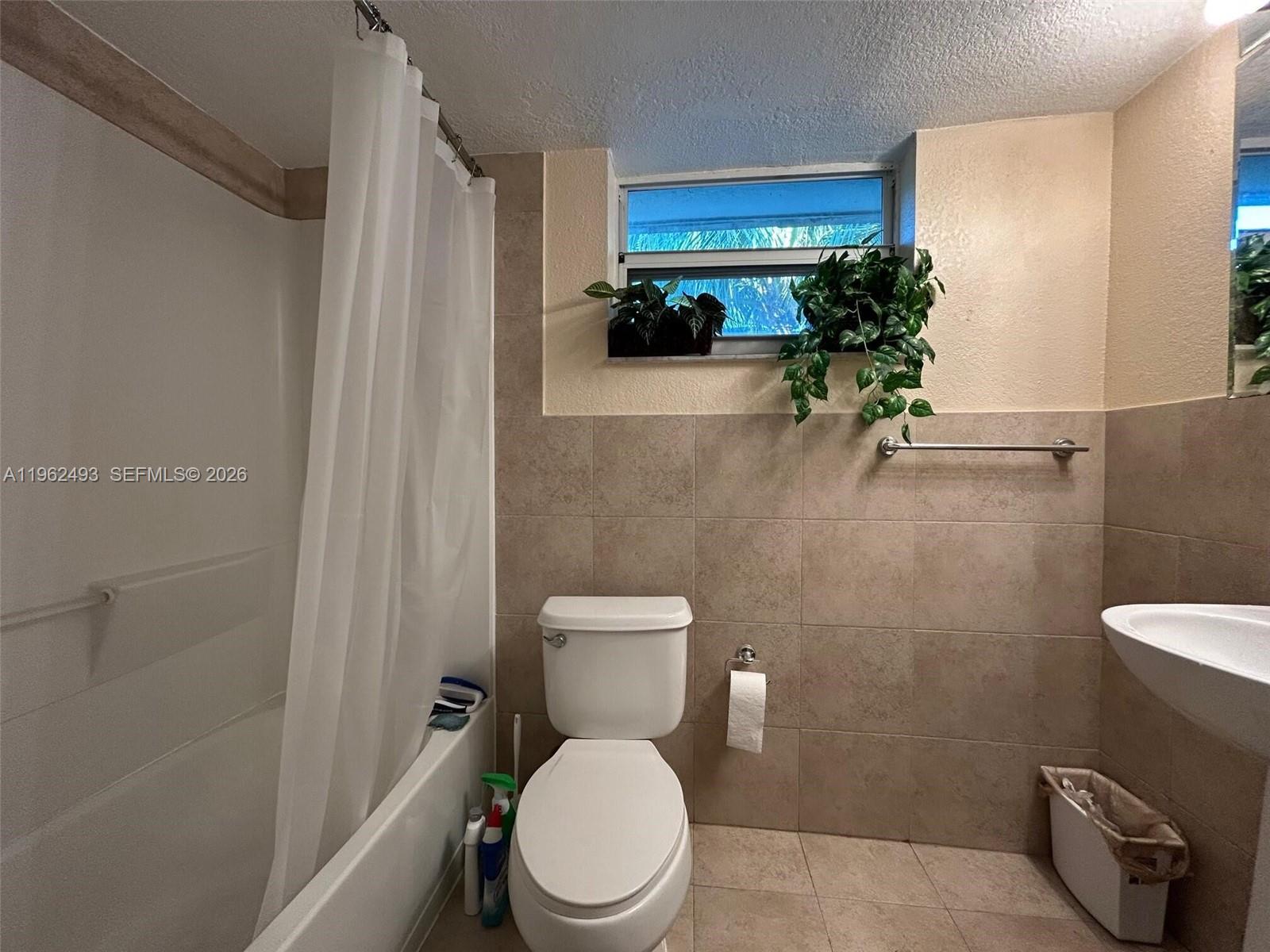 PALMS OF PINECREST CONDO - Residential Lease