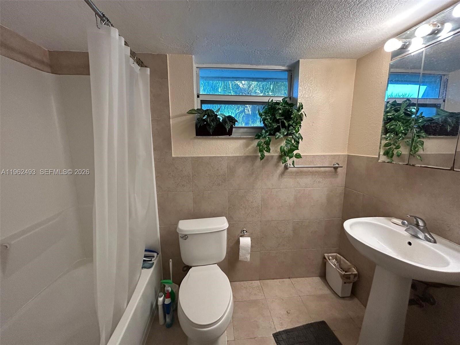 PALMS OF PINECREST CONDO - Residential Lease